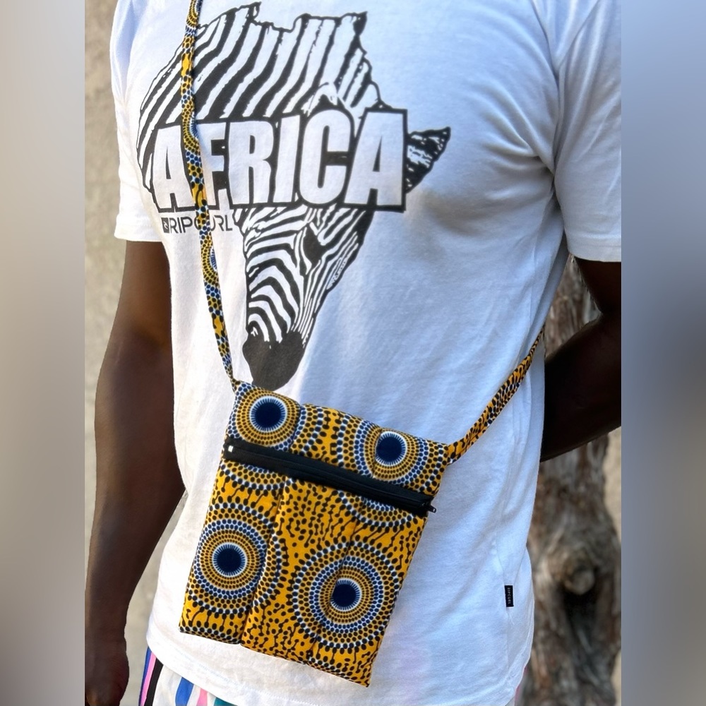 NW 💯 cotton padded Vlisco Fabric Crossbody Sz 7”x 6”